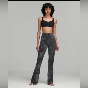 Lululemon groove flare legging size 2 in “Diamond Dye Pitch Grey Graphite Grey”
